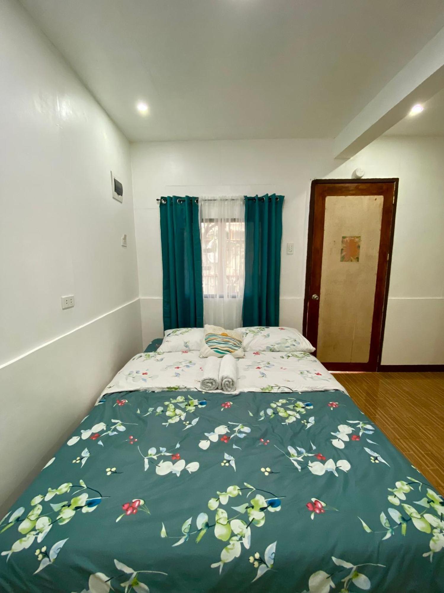 Moalboal Panagsama Beach Topbudz Hostel Dış mekan fotoğraf