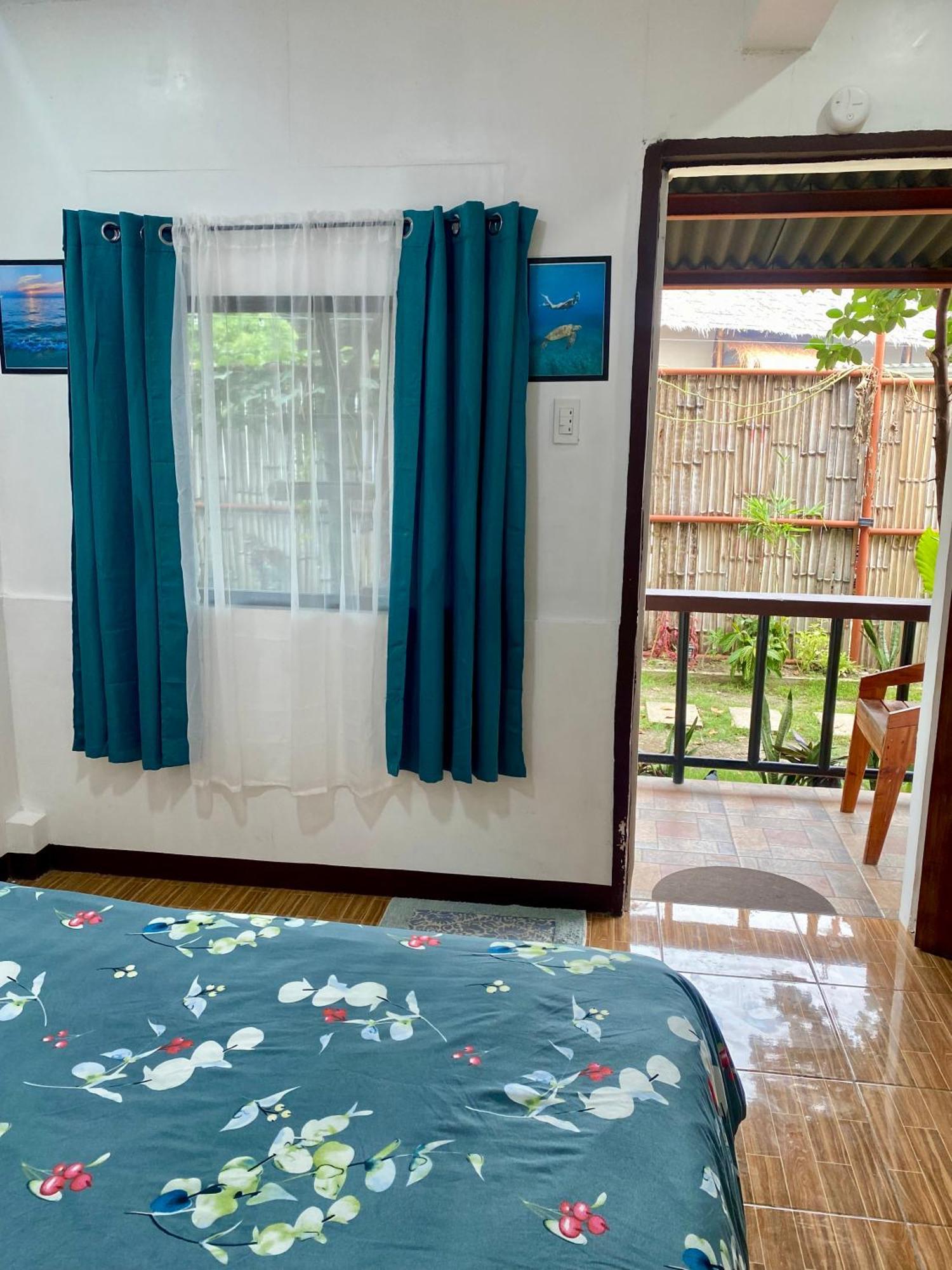 Moalboal Panagsama Beach Topbudz Hostel Dış mekan fotoğraf