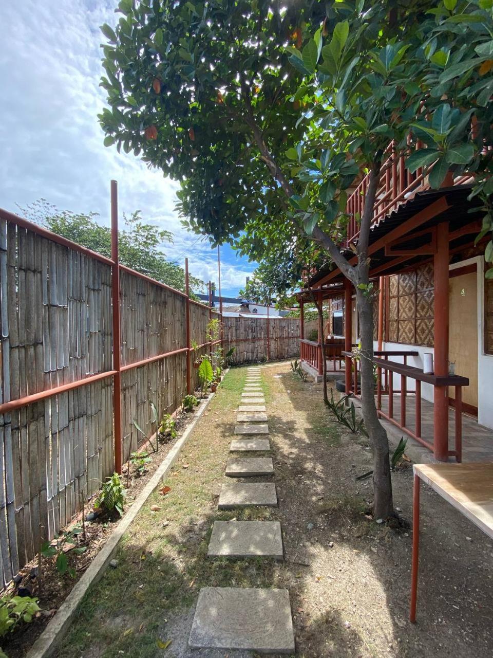 Moalboal Panagsama Beach Topbudz Hostel Dış mekan fotoğraf